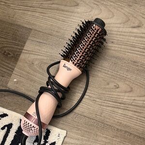 Lange Blush Hair Styling Brush
Flexible with prices!!